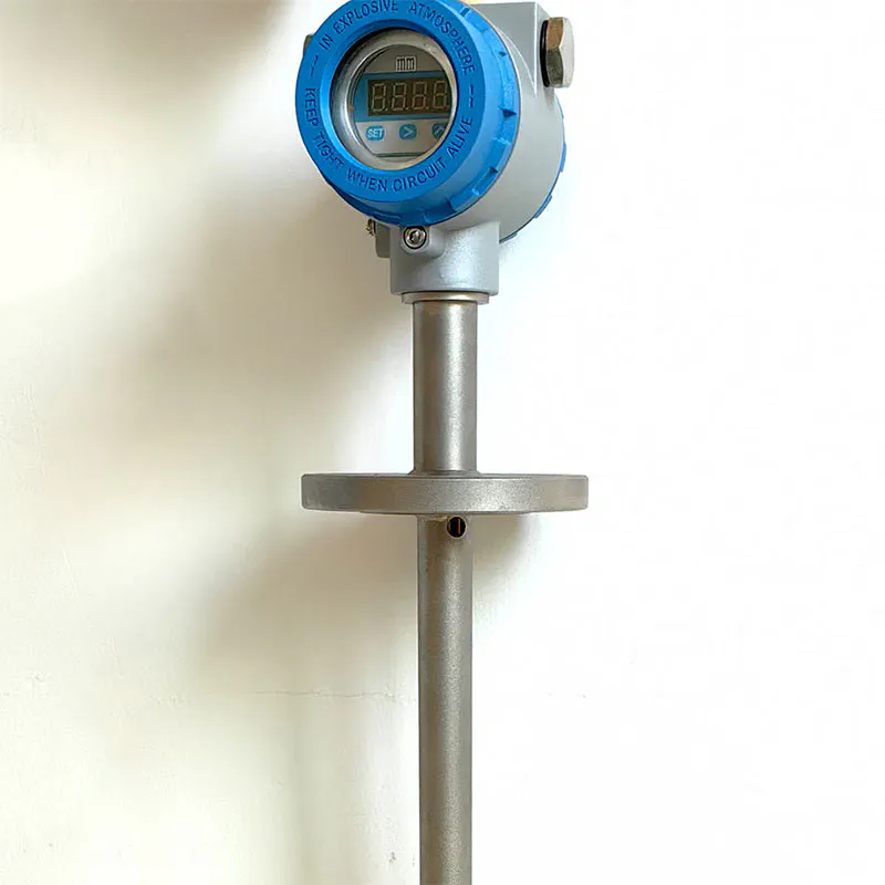 Industrial capacitive level meter with flange mounting, designed for continuous liquid level measurement in tanks and pressure vessels, suitable for chemical, petroleum, and water treatment industries.