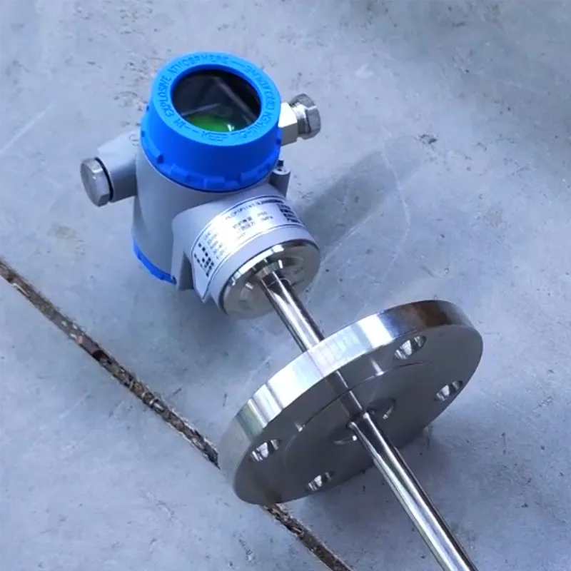 This image shows a magnetic float level meter that uses magnetic principles for liquid level measurement, suitable for use in the oil & gas, chemical liquids, and water treatment industries.