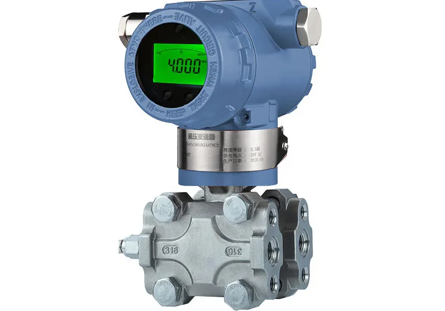 Industrial pressure transmitter with digital display and threaded process connection.