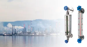 Glass tube level gauge and bi-color level gauge comparison in industrial installation
