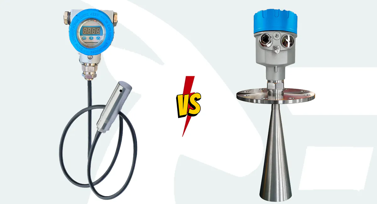 Hydrostatic level gauge vs radar level gauge comparison image, showing a hydrostatic level transmitter on the left and a radar level gauge on the right, highlighting differences in structure and level measurement principles.