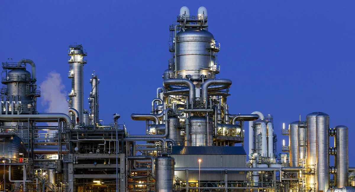 This image shows differential pressure transmitters used in the oil industry, designed to monitor pressure changes in oil and gas pipelines, ensuring the accuracy of flow measurements.