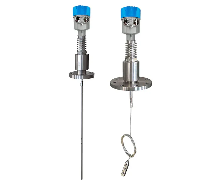Flange mounted guided wave radar level transmitter