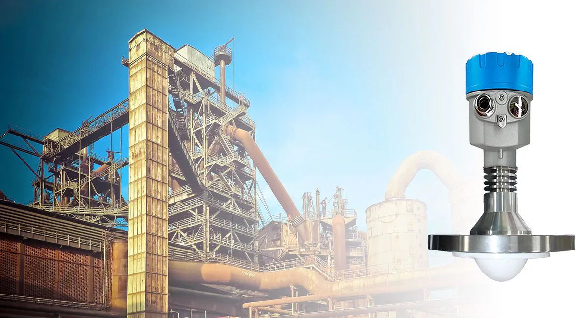 Radar level transmitter application image showing a non-contact radar level transmitter used for level measurement in a large industrial plant.