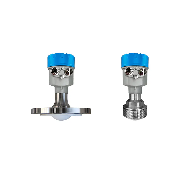Radar level transmitter with flange and threaded process connection