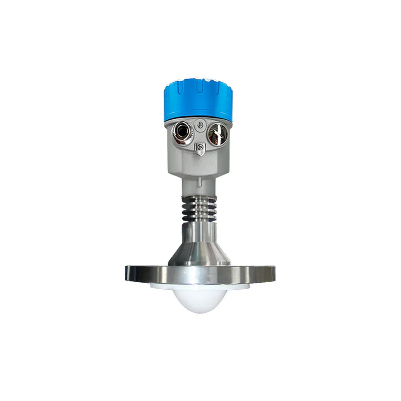Radar liquid level transmitter with flange mounting for storage tanks