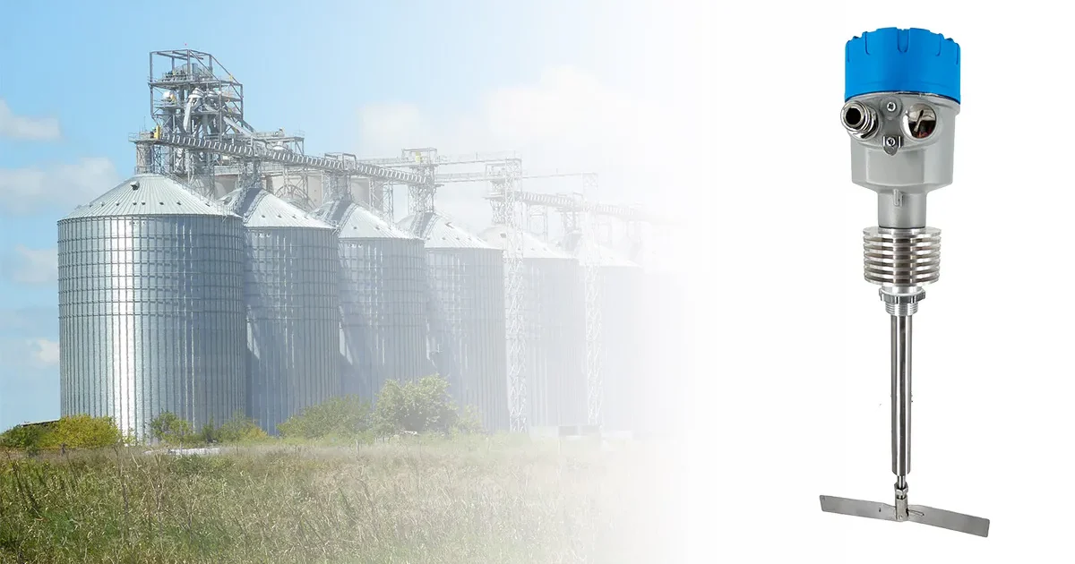 Rotary paddle type level switch, used for liquid level detection in large storage tanks, suitable for industrial environments.