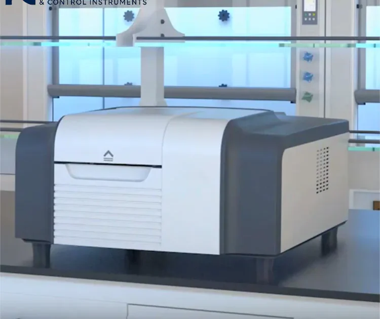 Espectrofotómetro UV-visible de doble haz, instrumento analítico de laboratorio de alta precisión, adecuado para pruebas químicas, biológicas y de materiales.