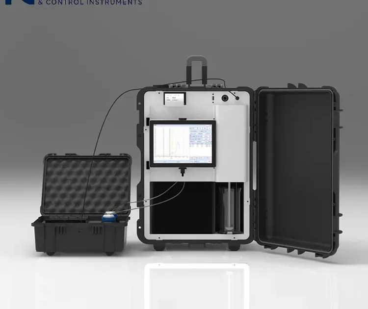 Analizador de aceite espectrofotométrico UV portátil en maletín de carro abierto con pantalla de tableta y maletín de accesorios