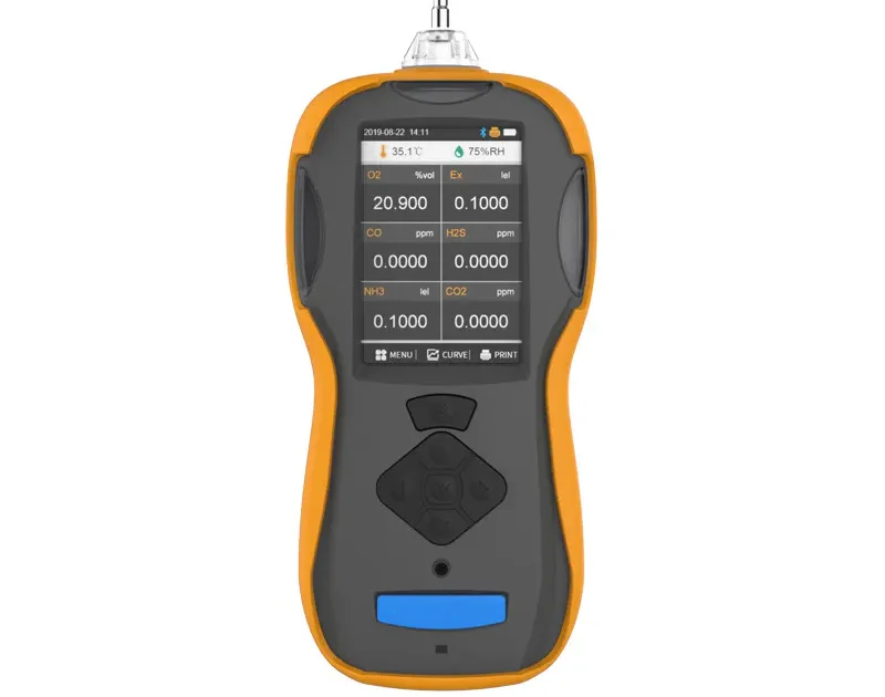 Detektor multi-gas portabel yang digunakan untuk pemantauan konsentrasi gas industri dengan tampilan digital.