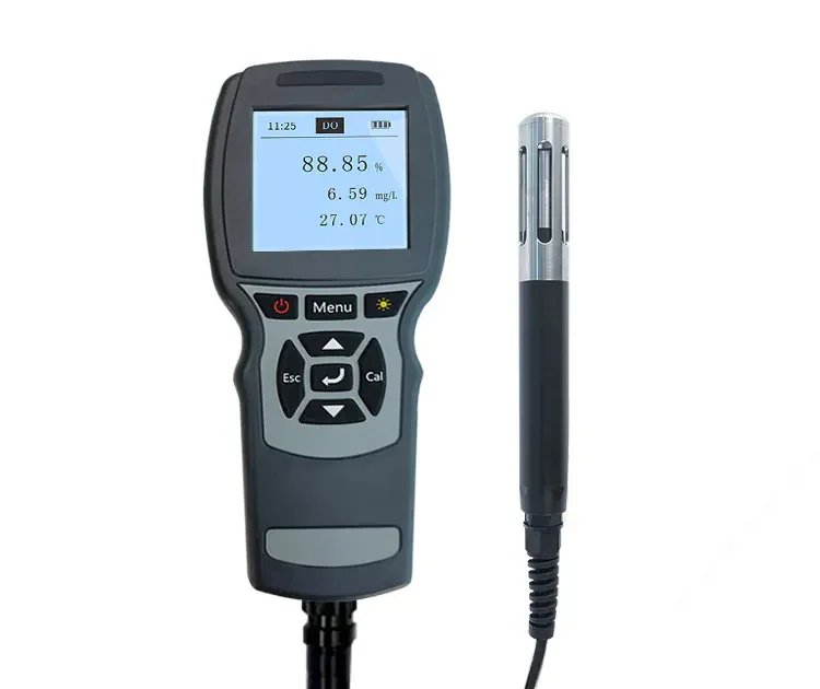 Medidor de oxígeno disuelto con indicador de temperatura y medición de oxígeno, ideal para aplicaciones de tratamiento de aguas.