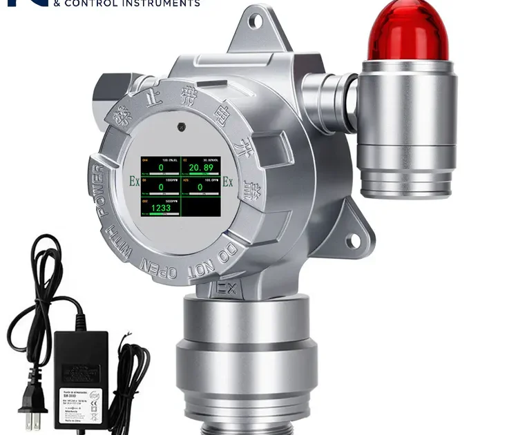 Detektor gas tetap industri dengan lampu alarm merah untuk pemantauan konsentrasi gas.