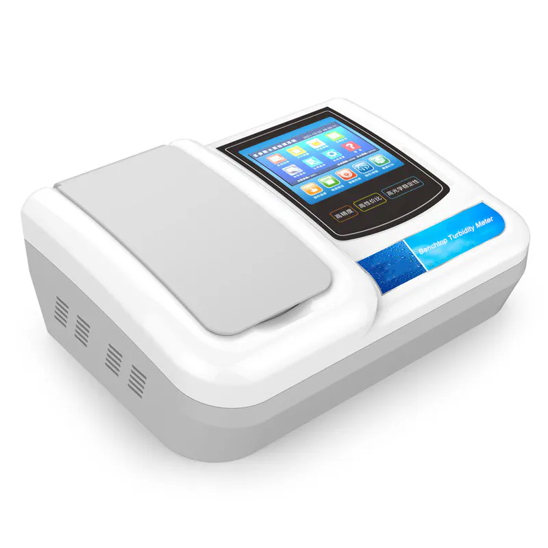 Tampak atas pengukur kekeruhan benchtop dengan panel layar sentuh yang menunjukkan antarmuka, penutup kompartemen sampel di sisi kiri.