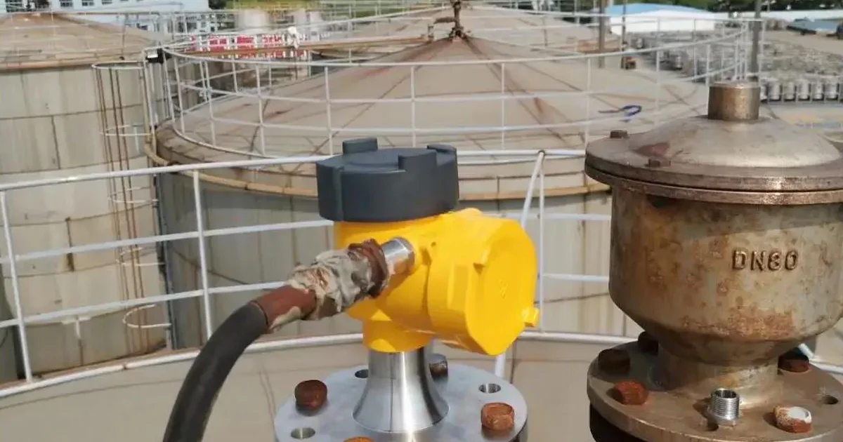 Level Sensor used for tank monitoring and measurement