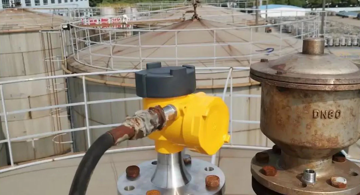 Level Sensor used for tank monitoring and measurement