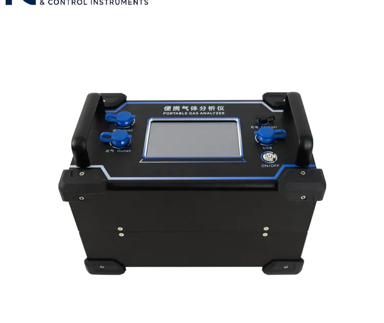 Tampak samping penganalisis gas portabel dengan tombol USB, pengisian daya, dan kontrol.