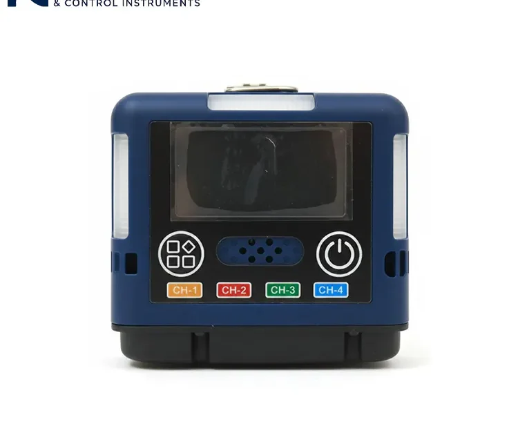 Tampilan depan detektor multi gas portabel dengan layar tampilan digital.