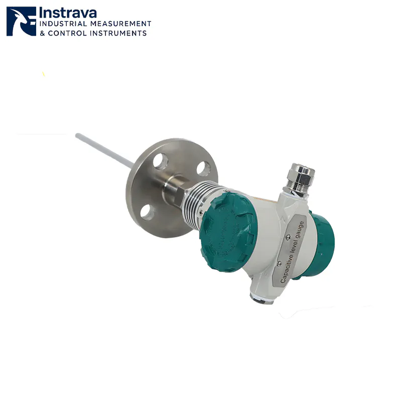 Side-mounted capacitive fluid level transmitter featuring a stainless steel flange and multi-layer cooling fins for high-temperature applications.