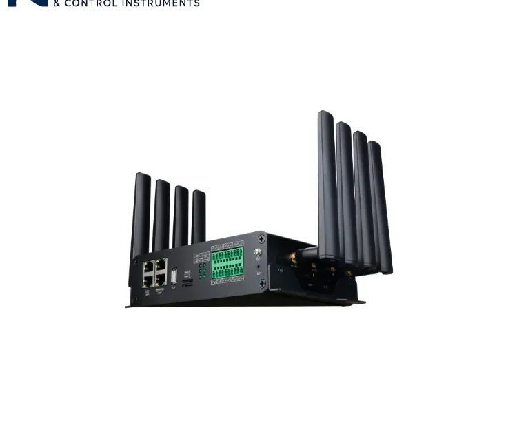 Industrial edge gateway with multiple antennas for wireless connectivity