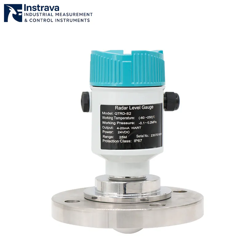 مستشعر مستوى الرادار غير المتصل بمدى 25 مترًا، موديل QTRD-82، مع خرج HART 4-20mA وتصنيف حماية IP67.