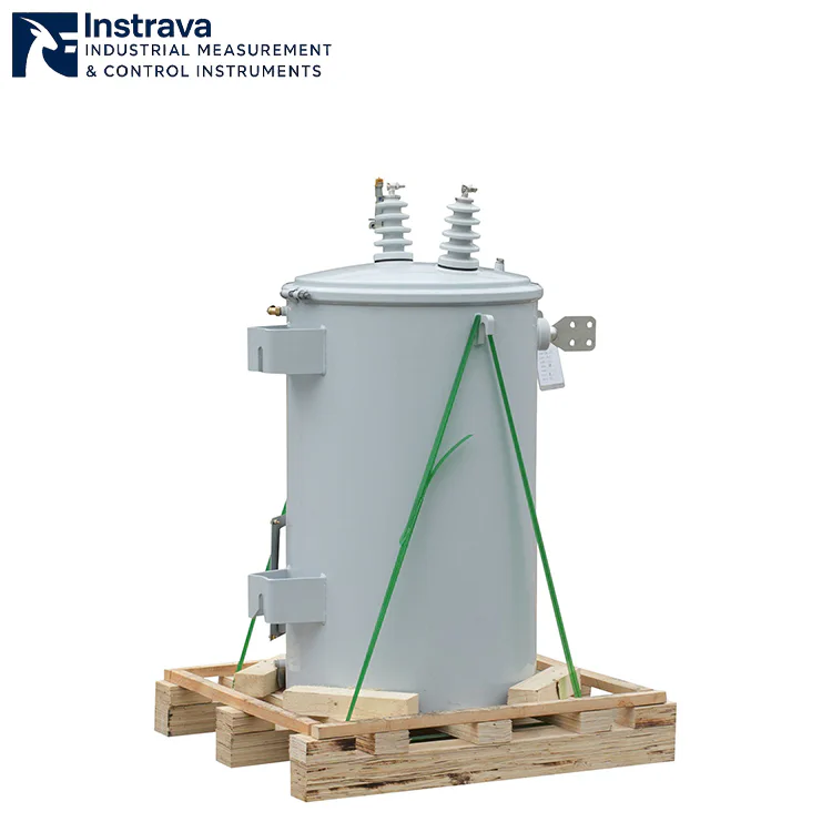 Packaged single-phase pole-mounted distribution transformer, fixed on wooden pallet, for transportation and outdoor installation scenarios