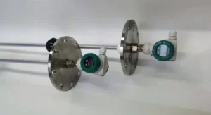 Industrial float level gauge with flange-mounted transmitter for liquid level measurement in storage tanks and process vessels