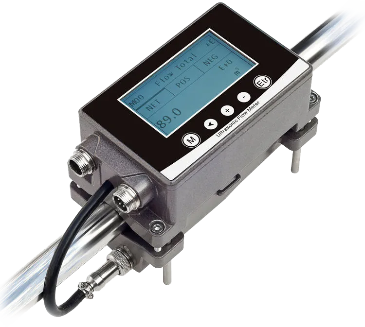 Shows a clamp-on ultrasonic flow meter installed on a pipeline for online liquid flow measurement.