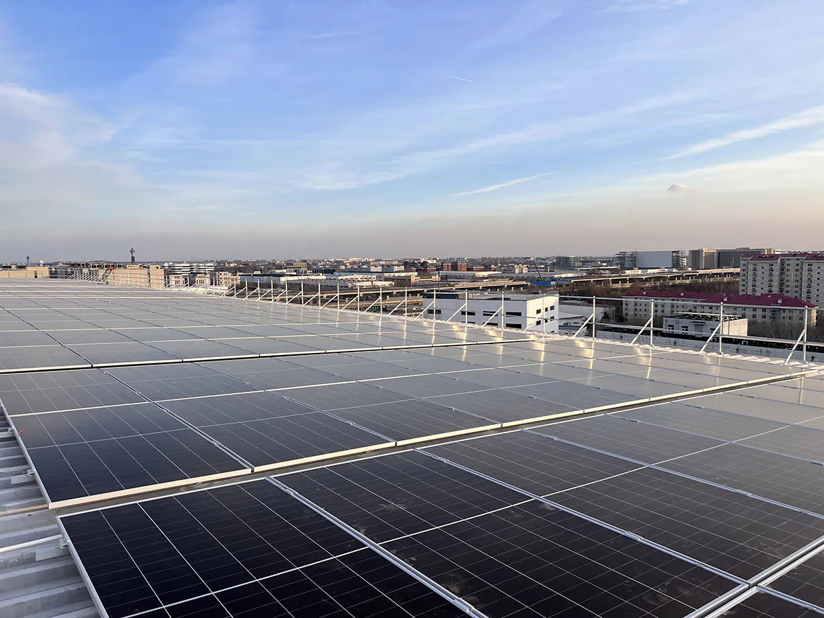 Rooftop solar panels for an off-grid home energy storage system