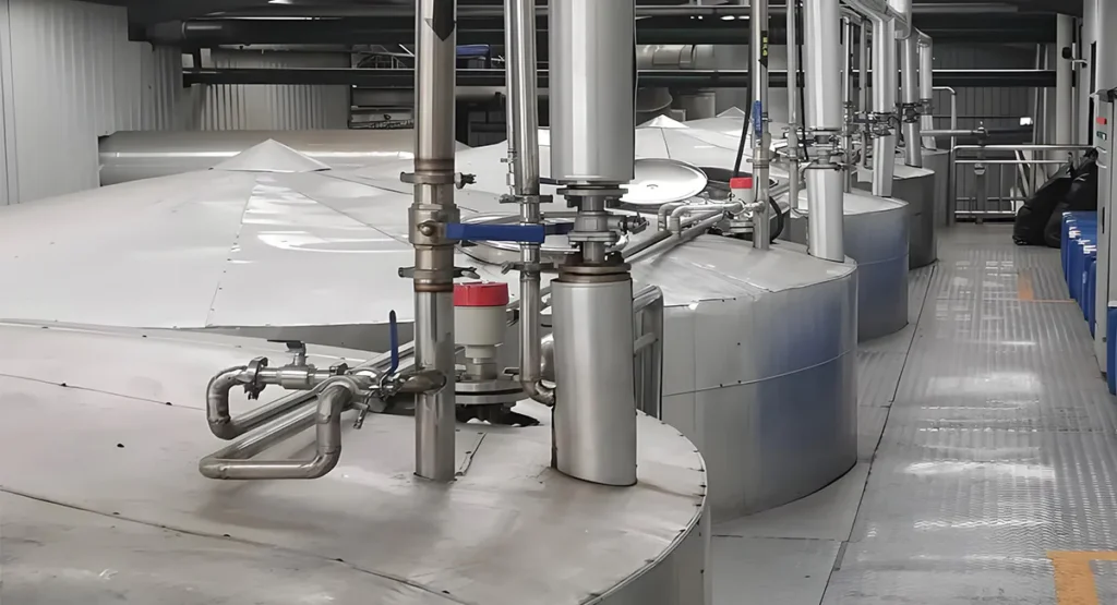 Ultrasonic Level Meter application in industrial storage tanks showing factors affecting level measurement accuracy